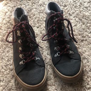 Boys. Size 6. High top shoes.